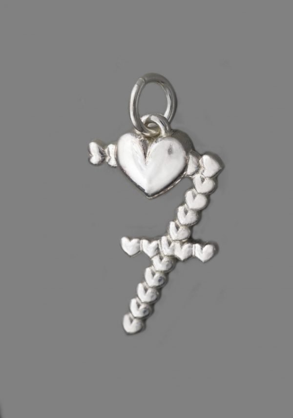 silver pendant heart and number seven design