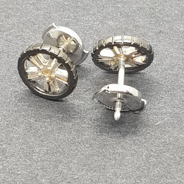 Men's earrings wheel studs